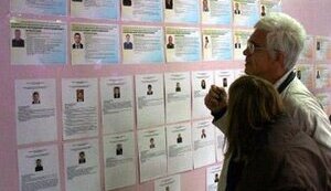 Местные выборы-2010: Тимошенко с горчичниками, Ахметов с мячом, свадьба на участке и ...отрубленные головы. ФОТОрепортаж.