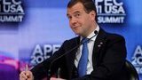 "Перезагрузка" в отношениях: Медведев подарил Обаме "Формулу власти". ФОТОрепортаж