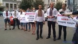 Депутаты Ивано-Франковского горсовета пришли под КСУ поддержать закон о языке. ФОТО