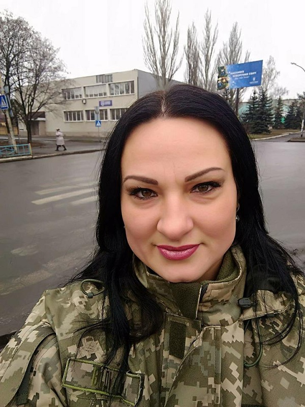 Яна Червона. Квіти поміж окопів 08