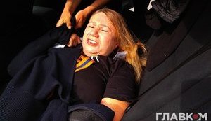 Полиция задержала организатора марша "Никто не забыт! Ничто не забыто" - мать погибшей экс-регионалки Бережной - за запрещенную символику. ФОТОрепортаж