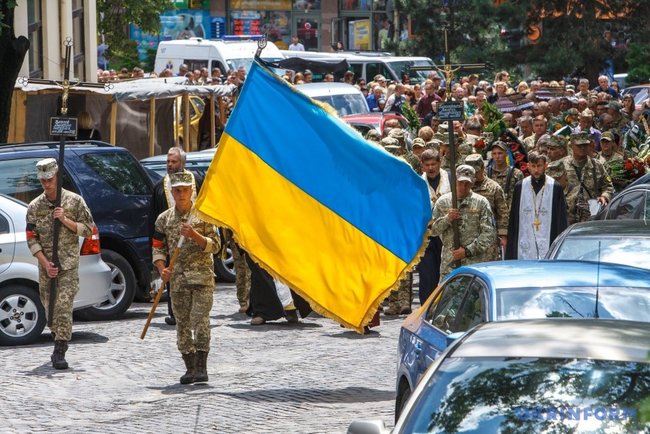 С погибшими на Ривненском полигоне воинами Валерием Тихоновским и Дмитрием Власовым простились в Ужгороде 03