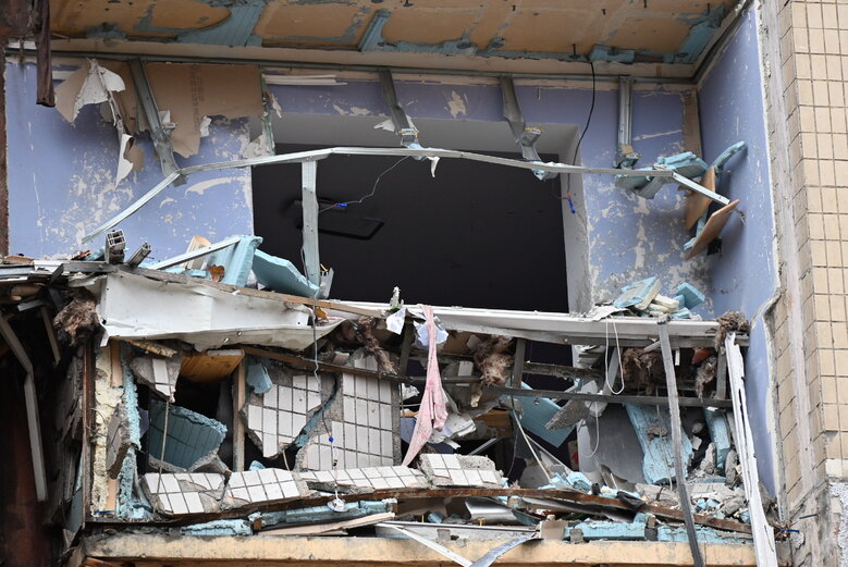 Consequences of Russian missile strike on house in Solomianskyi district of Kyiv 34