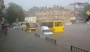 Сильна злива затопила Львів. ВІДЕО+ФОТОрепортаж