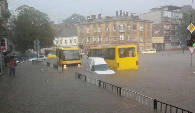 Сильна злива затопила Львів. ВІДЕО+ФОТОрепортаж