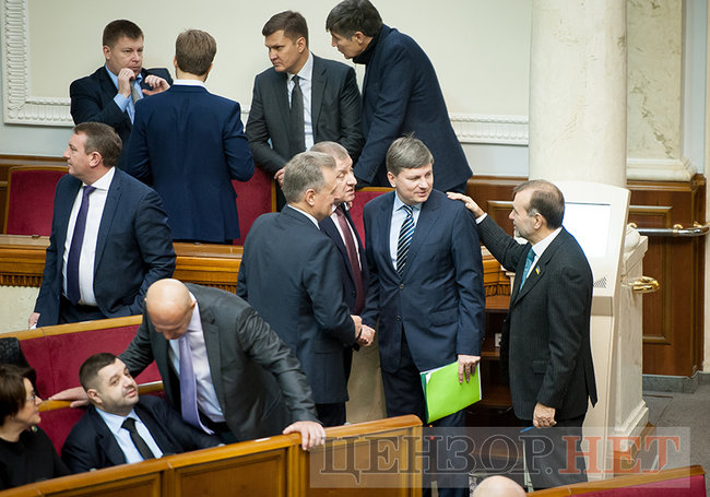 Поцелуй Матиос и Таруты и Ивченко с цепом, - день работы Рады 4 декабря 08