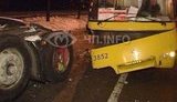 В Киеве маршрутка въехала в грузовик: есть пострадавшие. ФОТОрепортаж