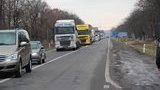 Под Мукачево милиционер насмерть сбил женщину: трасса Киев-Чоп стоит. ФОТОрепортаж