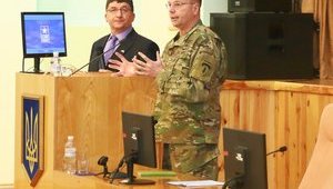 US Army Europe Commander Hodges visits Ukraine, asks Ukrainian military to share experience of countering Russian artillery strikes. PHOTOS
