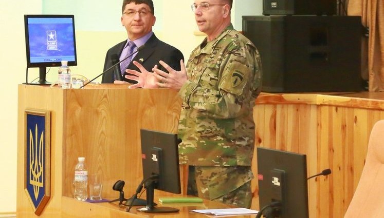 US Army Europe Commander Hodges visits Ukraine, asks Ukrainian military to share experience of countering Russian artillery strikes. PHOTOS