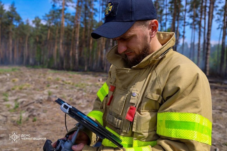 На Чернігівщині загасили велику лісову пожежу, що охопила сотні гектарів