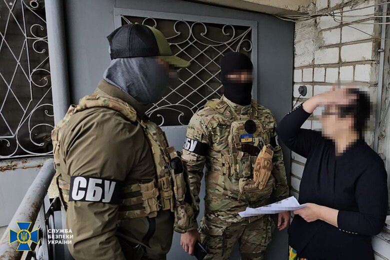 SBU detained Russian informant who help to correct enemy attacks on Kherson 01