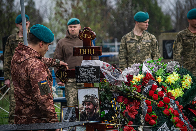Меморіальну дошку морпіху 36-ї ОБрМП Михайлу Старостіну відкрили на Херсонщині 05