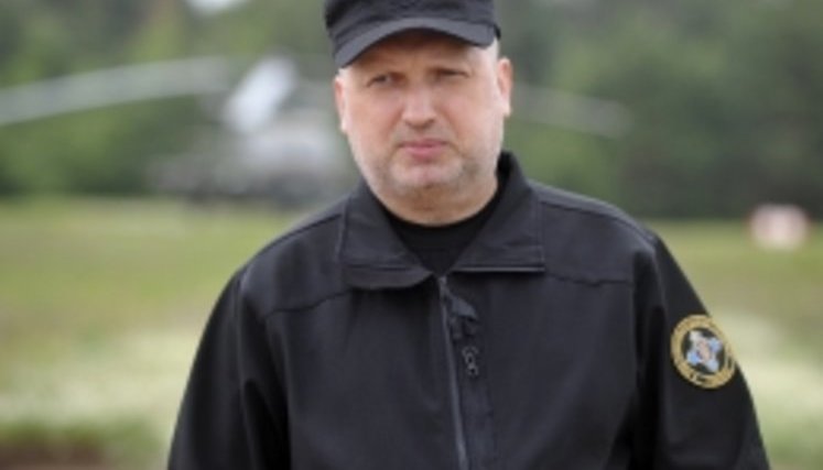 Ворог повинен відповісти за вбивство нашої сестри, - Турчинов