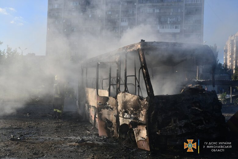 Наслідки ранкового обстрілу Миколаєва російськими окупантами 02