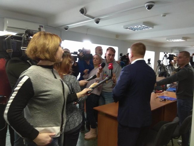 Суд над Януковичем: допит Яценюка та Авакова 08