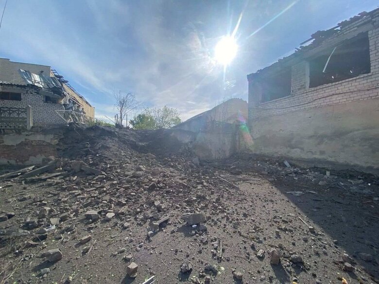 Росіяни скинули КАБи на подвір'я школи у Бериславі