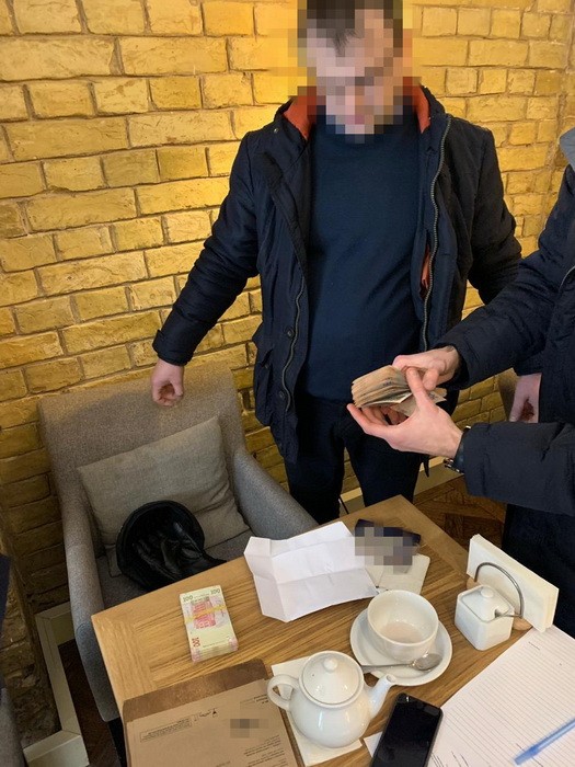 В Киеве задержан чиновник Укрзализныци, который через посредника требовал 250 тыс. грн за льготы по аренде, - СБУ 01 В Киеве задержан чиновник Укрзализныци, который через посредника требовал 250 тыс. грн за льготы по аренде, - СБУ 01