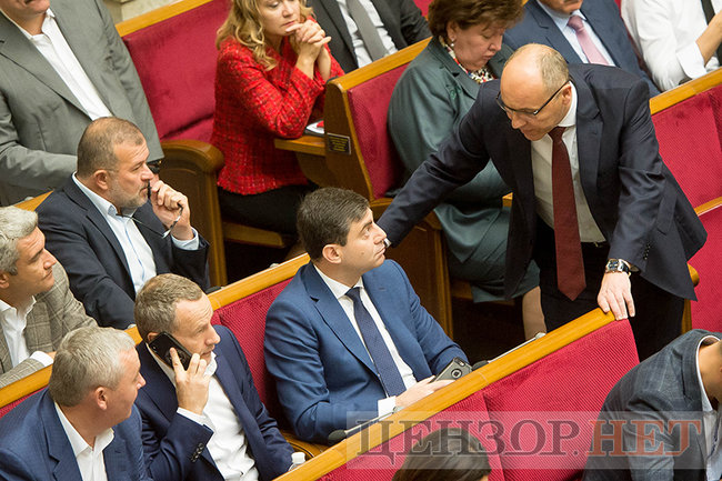 Стефанчук и Регламент, рассказ от Шуфрича и предложение к Шинкаренко вечером решить вопрос зп, - рабочий день ВР 2 октября 13