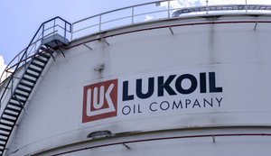Американська компанія хоче придбати частку "Лукойлу" в нафтовому родовищі в Іраку, – Reuters