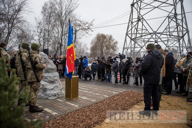 Под Киевом на месте убийства Амины Окуевой поставили памятный знак 08