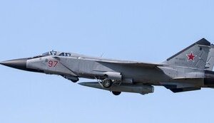 До Білорусі прибув російський літак носій Кинджалів
