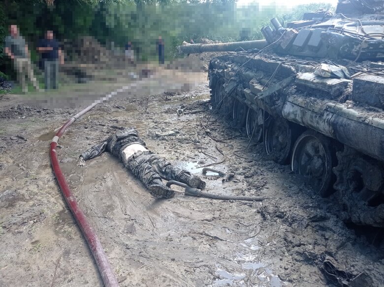 На Чернігівщині з річки витягли танки з законсервованими окупантами 07