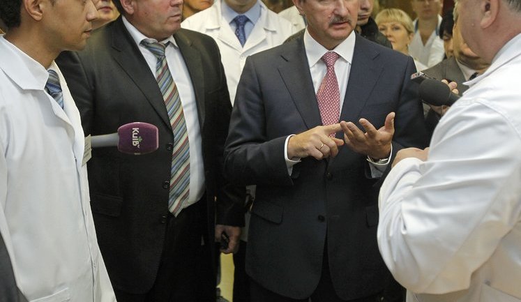 Больницы Киева могут остаться без медицинского персонала, – экс-мэр Попов