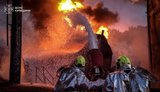 Рятувальники ліквідували масштабну пожежу на об’єкті інфраструктури на Київщині після атаки РФ. ФОТОрепортаж