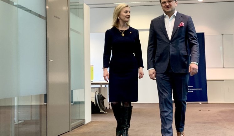 Обговорили постачання зброї та подальші санкції проти Росії, - Кулеба провів переговори із главою МЗС Великої Британії Трасс. ФОТОрепортаж