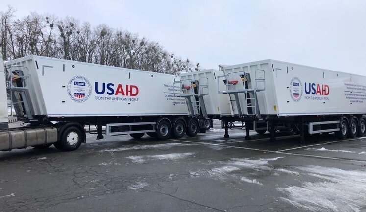 США передали для українських аграріїв 16 зерновозів. ФОТО