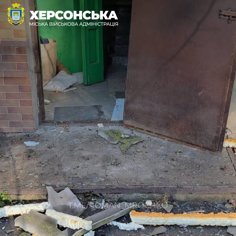 Наслідки ворожих обстрілів Херсону 03