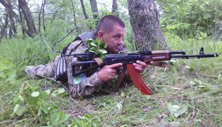 Заступник комбрига 57-ї бригади полковник Олександр Щербина: "Загинув наш боєць о 5-й ранку, а о 8-й дзвонить його телефон, і там дитина каже: "Татусю, ми йдемо з мамою в садочок"