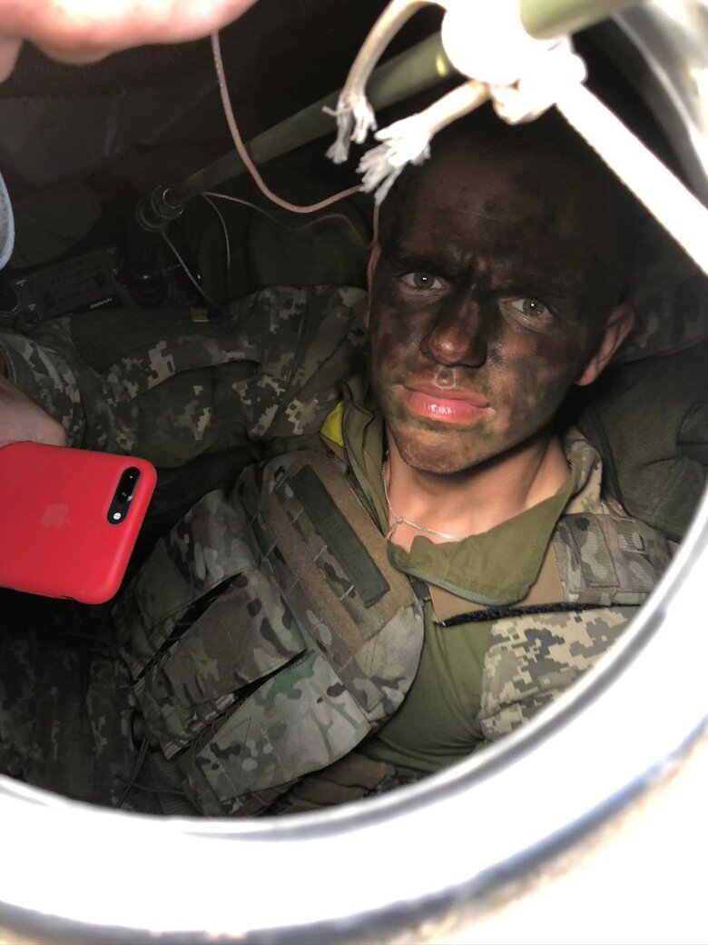 Десантник Віталій Возіян: Бойове завдання - штурмувати аеродром у Гостомелі. Росіяни вже були там 06