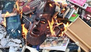 Священники в Гданьске сожгли книги о Гарри Поттере - так они боролись с магией и поклонением демонам