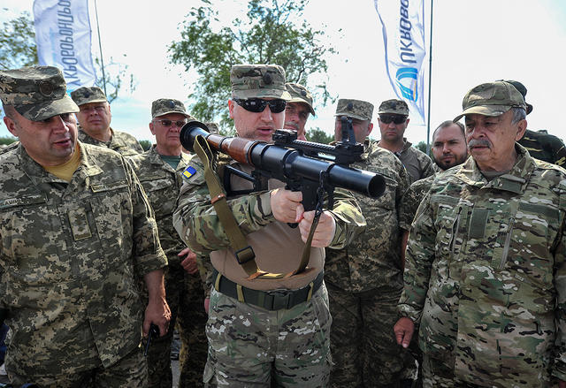 На Гончаровском полигоне состоялась демонстрация тяжелых украинских беспилотников, роботов-бронетранспортеров, новых винтовок, гранатометов, минометов 03
