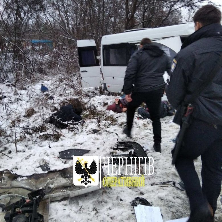 11 killed in bus and truck collision in Chernihiv region 07