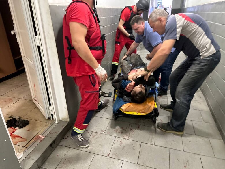 Рашисти прицільно обстріляли транспортне підприємство Херсону, загинули двоє працівників, - ОВА 05