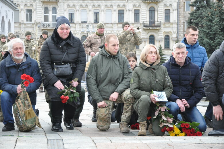 Із воїнами Олегом та Микитою Хомюками попрощалися у Києві: Батько та син загинули в бою проти окупантів під Бахмутом 36