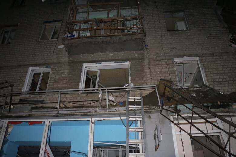 As result of Russian missile hitting residential building in Kharkiv, entrance was completely destroyed 07 As result of Russian missile hitting residential building in Kharkiv, entrance was completely destroyed 07