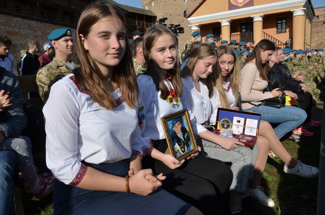 Не могла собі уявити, що представлятиму до нагороди Народний Герой свого… сина! Репортаж із церемонії у Луцьку 06