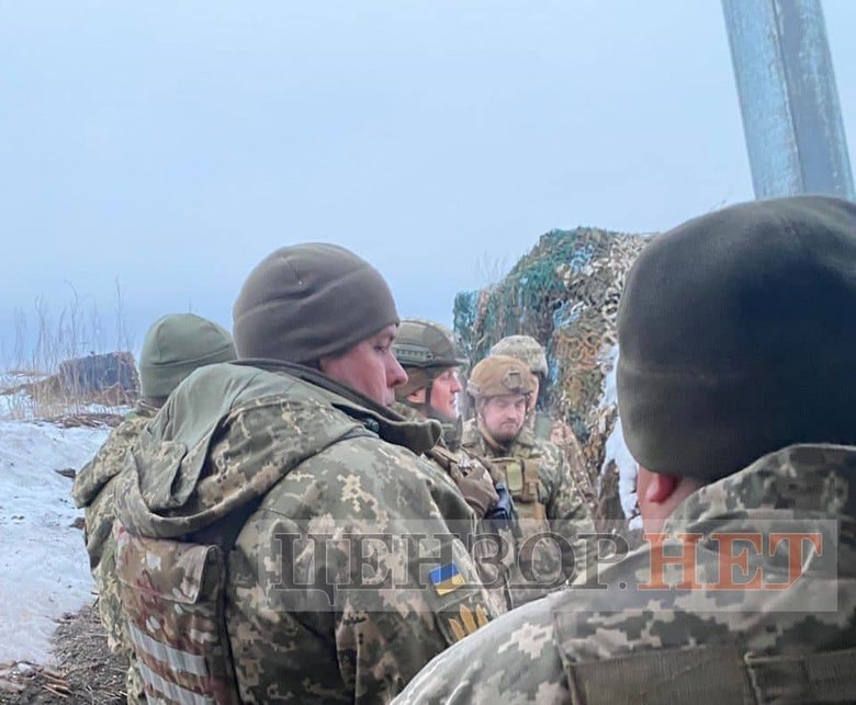 Помилка наша в тому, що люди вважають захист країни лише справою ЗСУ: репортаж із поїздки із Залужним на фронт 02 Помилка наша в тому, що люди вважають захист країни лише справою ЗСУ: репортаж із поїздки із Залужним на фронт 02