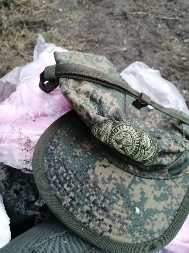 Наш бойовий медик і екіпаж з палаючого танка врятував, і дітей з машини, яка підірвалася на міні, сам собі витягнув уламок з долоні і продовжив надавати допомогу пораненим 03