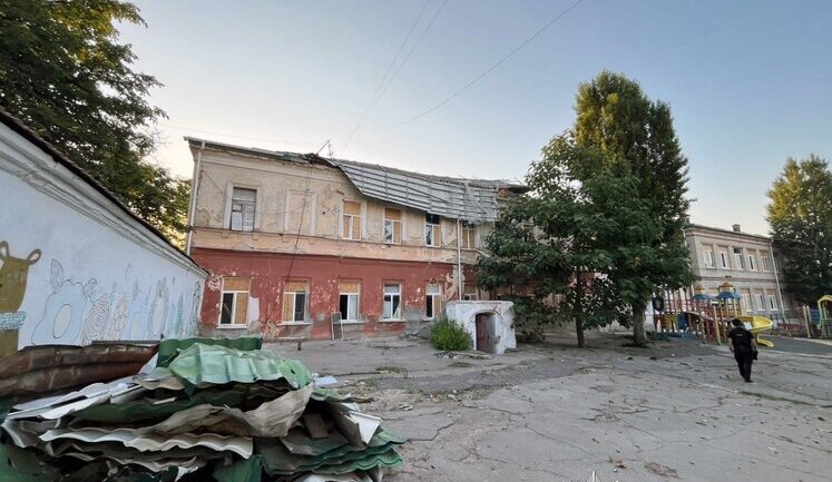 Наслідки ворожих атак на Херсонщину: Двоє загиблих та троє поранених, пошкоджено цивільні об’єкти. ФОТОрепортаж