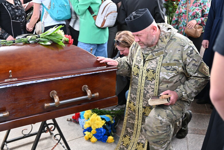 У Києві попрощалися із воїном Едуардом Хатмулліним