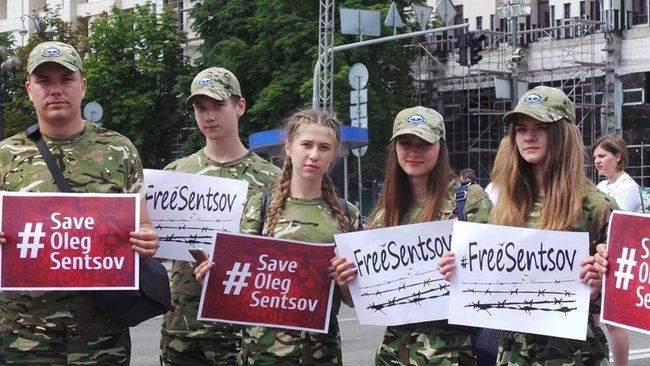 Акція Free Sentsov триває на Майдані Незалежності в Києві 02