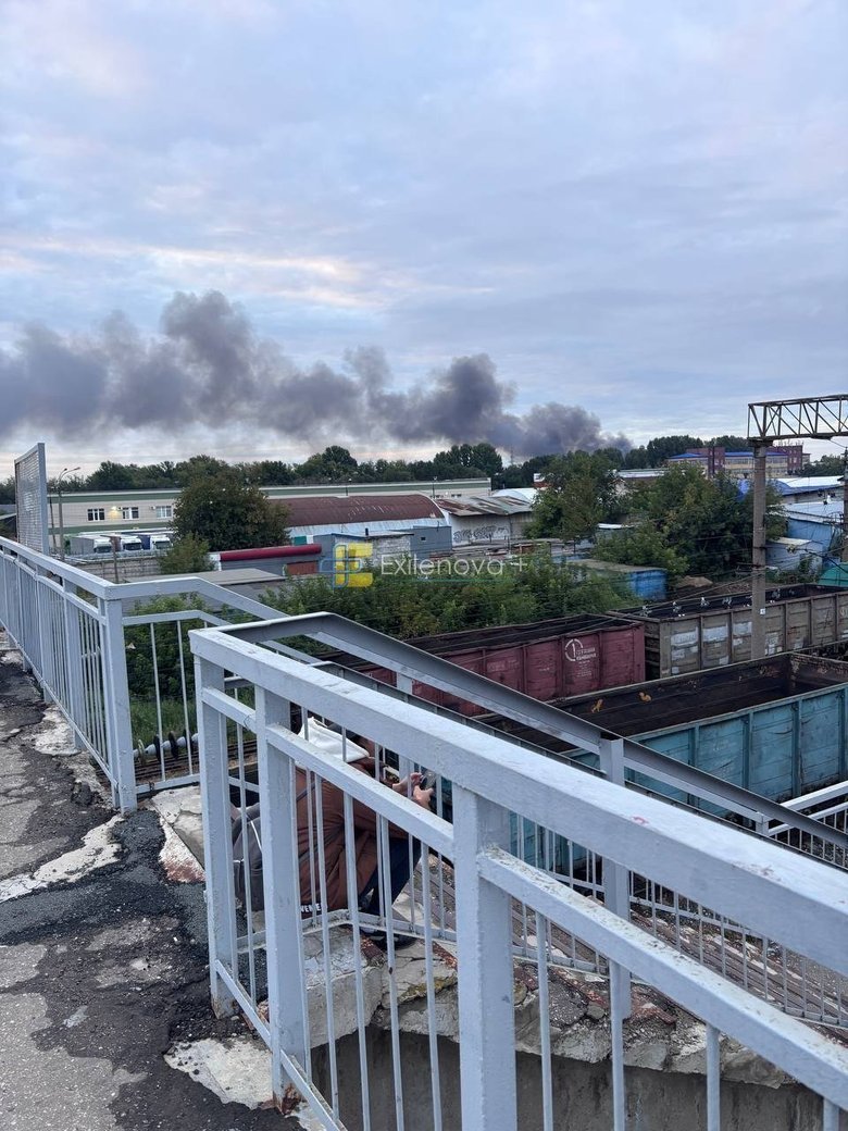 У Самарі вночі пролунали вибухи, після яких над промисловою зоною піднявся стовп дим