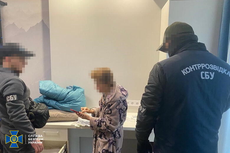 У Києві викрито співробітницю консульства, яка незаконно видавала українські візи мешканцям Південної Азії для виїзду в ЄС, - СБУ 01