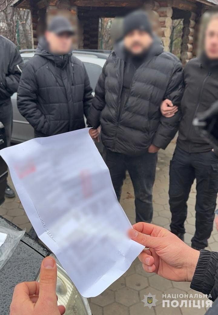 Незаконний продаж авто для ЗСУ: Поліція Буковини викрила злочинну схему
