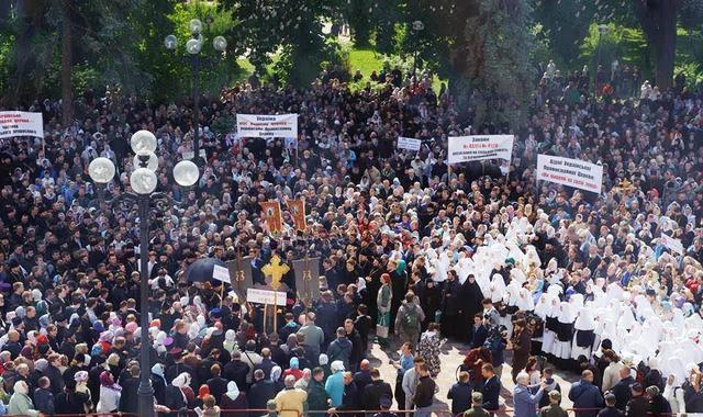 Депутати і жорна диявола: заборонний травень у Верховній Раді 01 Депутати і жорна диявола: заборонний травень у Верховній Раді 01